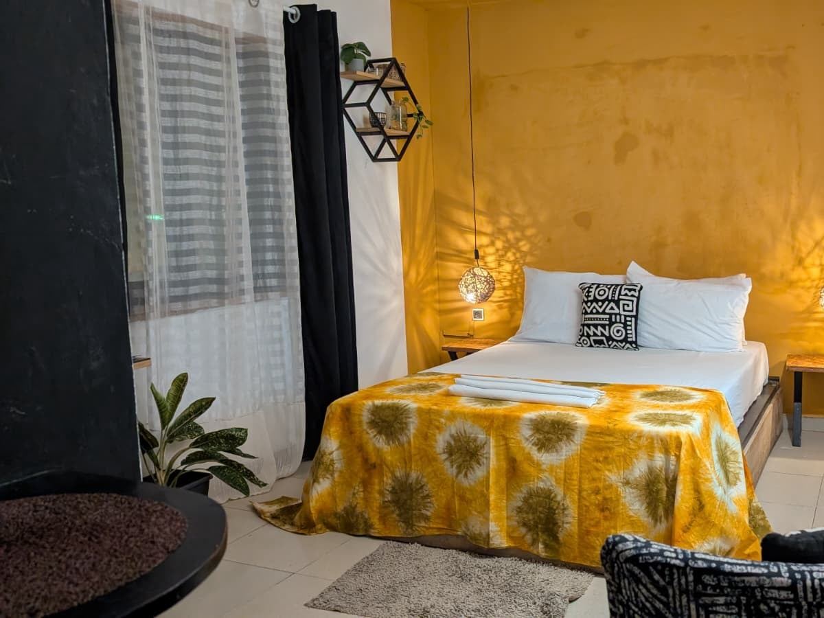 Chambre Fio (lit double) - maison d'hôtes Canelya, Fidjrossè, Cotonou