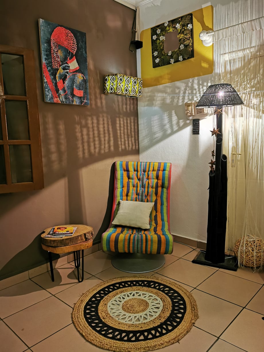 Chambre de La Maison de Canelya, décor panafricain – photo 3