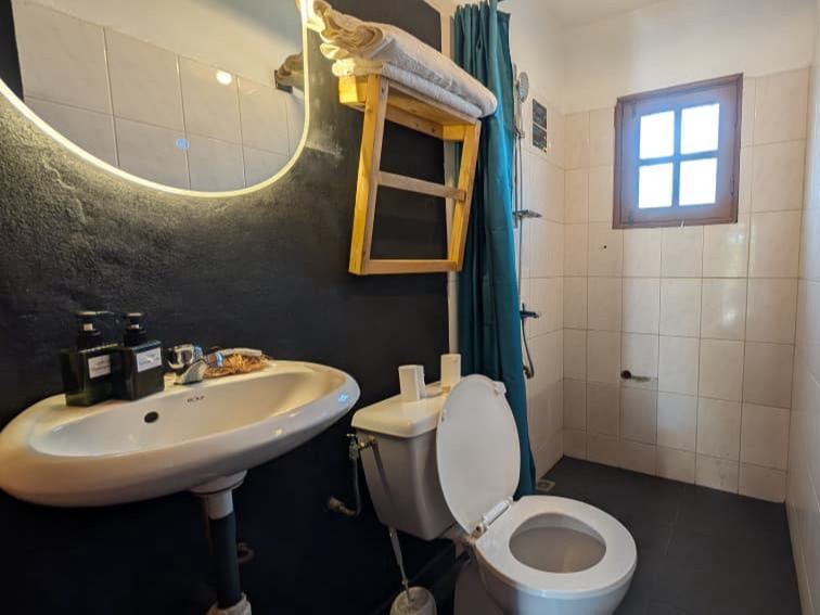 Chambre Fio (lit double) - maison d'hôtes Canelya, Fidjrossè, Cotonou