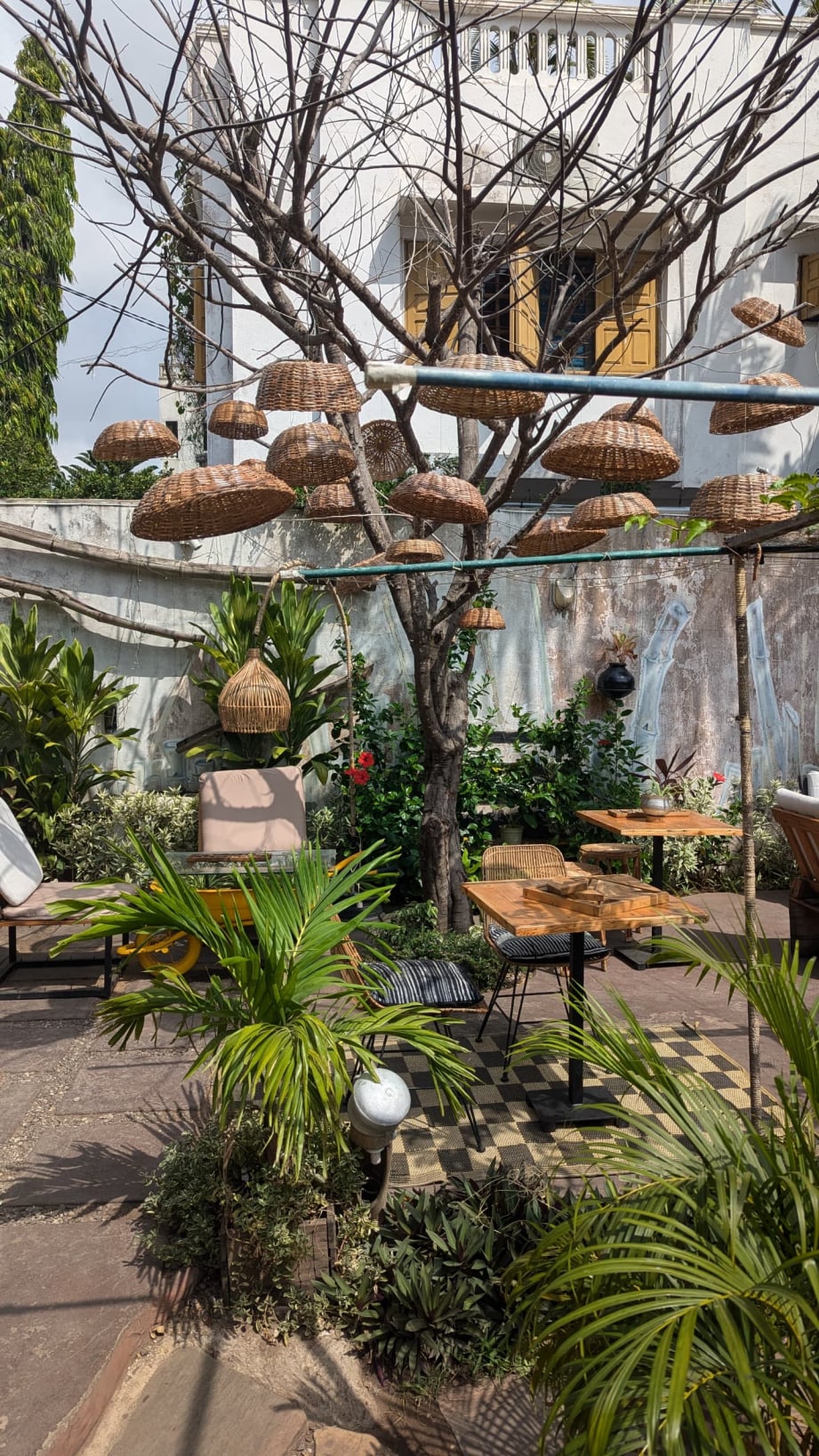Jardin et chambres de La Maison de Canelya à Fidjrossè – photo 7