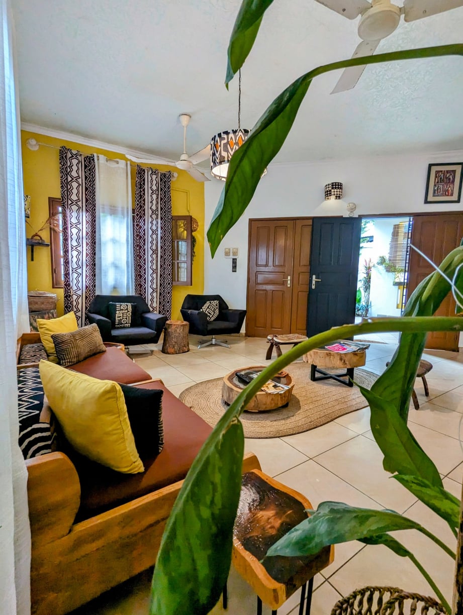 Chambre de La Maison de Canelya, décor panafricain – photo 8